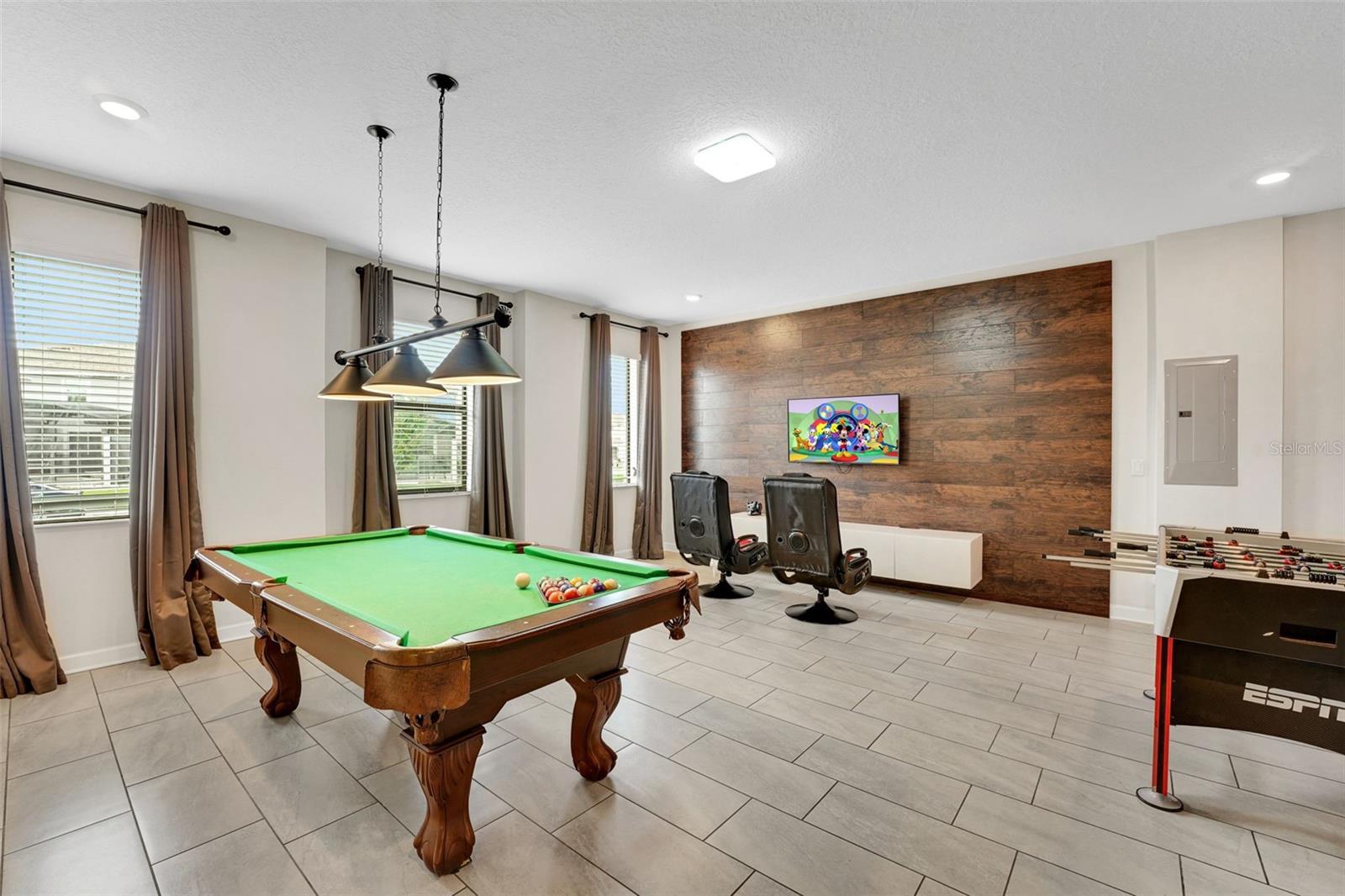 Game Room before professional staging